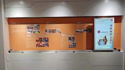 云南陸良黨群服務(wù)中心引入滑軌屏、拼接屏、一體機(jī)打造信息平臺(tái)